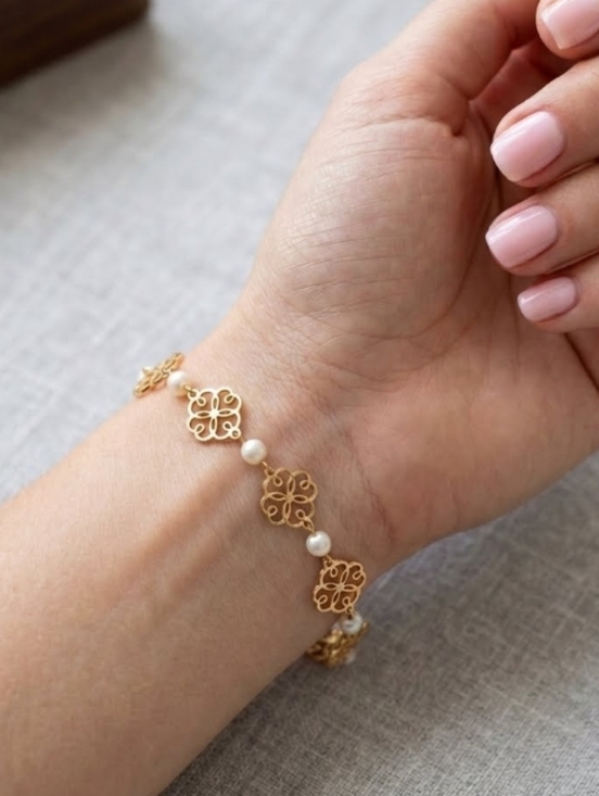 Avon Jewelry - Avon Gold Floral Filigree Faux Pearl Braclet 7.25 in Vintage Avon